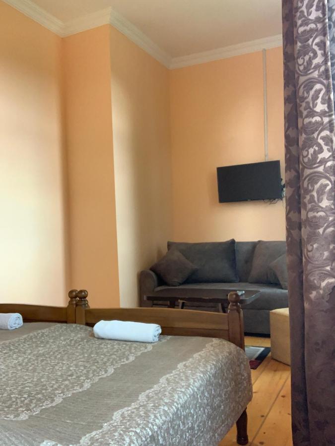 Hotel Kakhaberi Tetritskaro Eksteriør billede